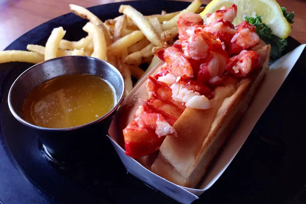 A Delicious Maine Seafood Spot You Have To Try This Summer